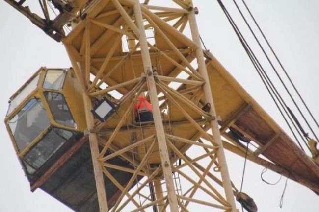 В Туле на территории ЖК «Московский» застройщик строит новый дом вместо ...